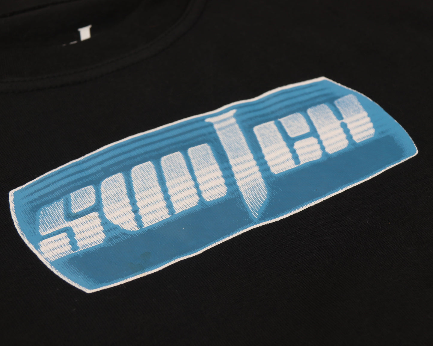 BLACK TV TEE